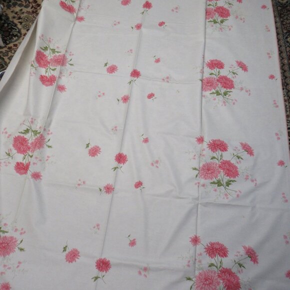 VINTAGE~ HTF~FLANNEL LINED PINK FLORAL PLASTIC TABLECLOTH/ BANQUET ~ 85" X 59" - Picture 2 of 9